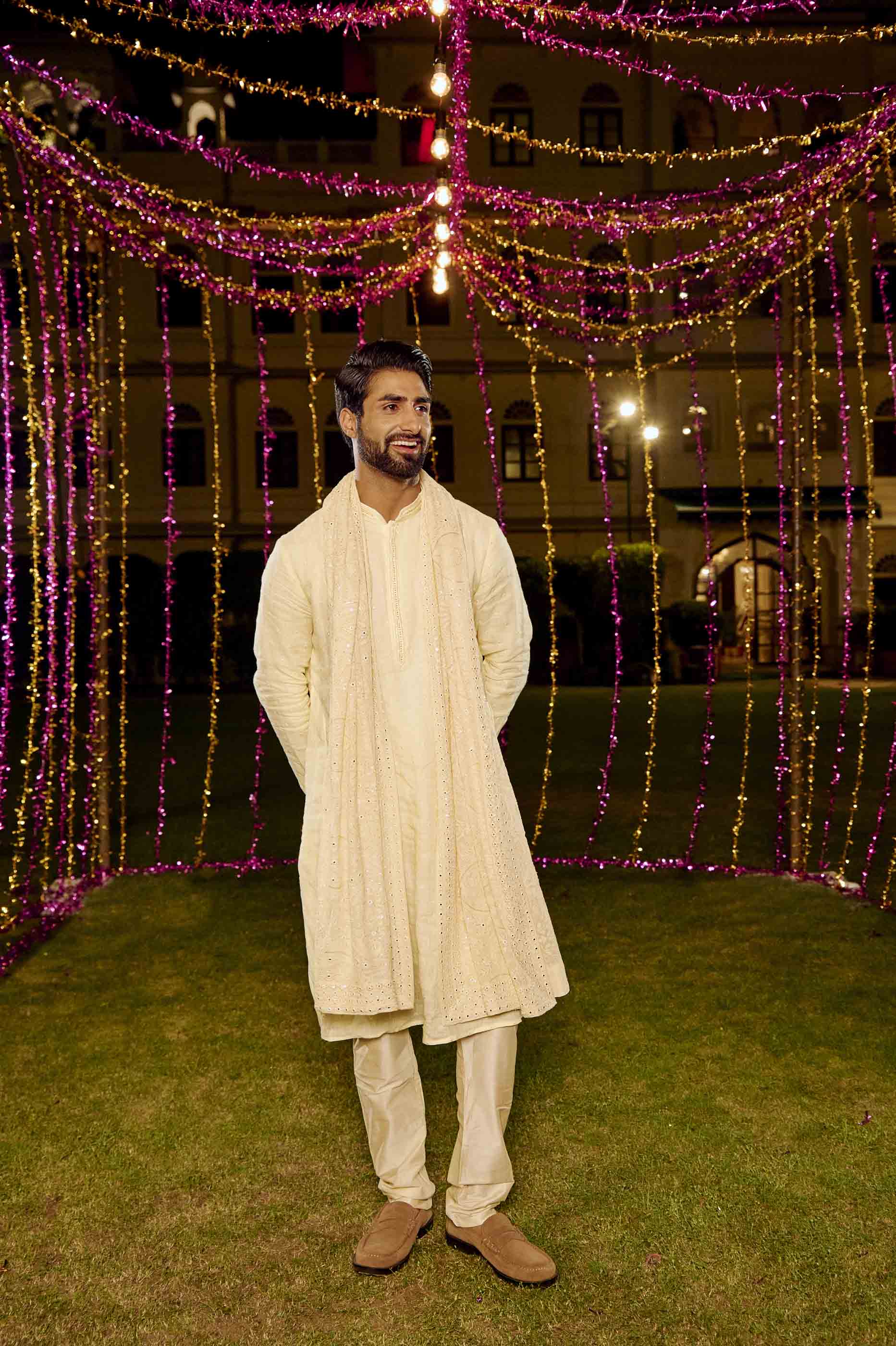 Cream Chikankari kurta with Mirrorwork